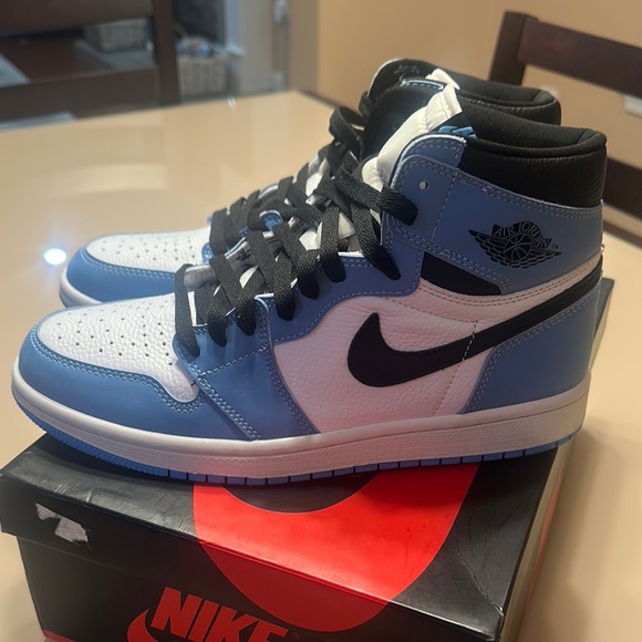 Nike Air High-Top Sneakers in Blue and White - Picture 2 of 8